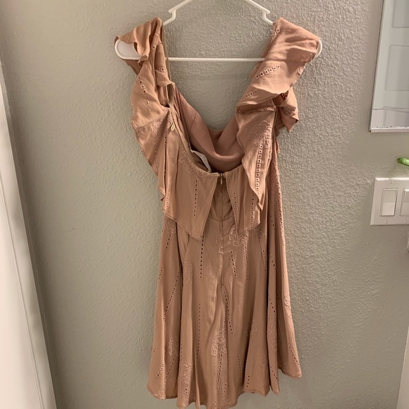 ASTR Sabina Mauve Embroidered Dress - Picture 6 of 7